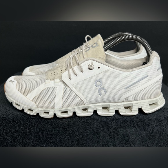 On Cloud 5 Womens Size 9 White Sand Gum Athletic Running Shoes Sneakers - Picture 1 of 10
